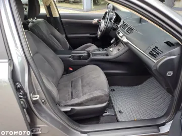 Car image 30
