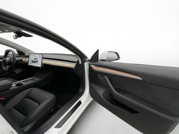 Car image 34