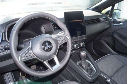 Car image 10