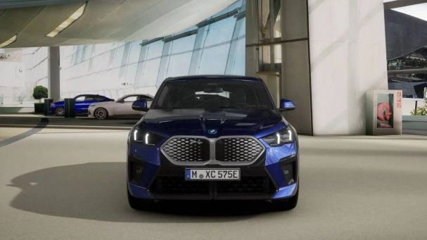 BMW iX2 eDrive20 150 kW image number 4