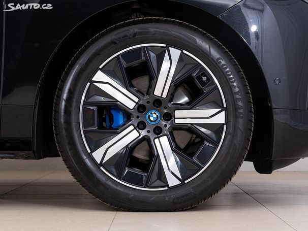 BMW iX xDrive40 240 kW image number 10