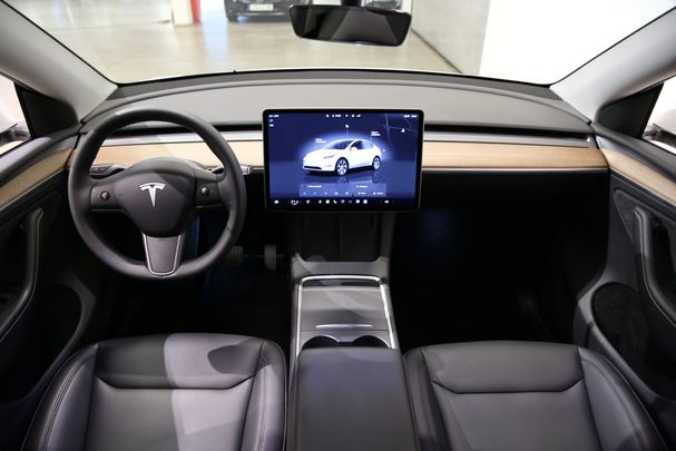 Tesla Model Y Long Range AWD Dual Motor 378 kW image number 16