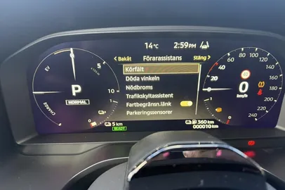 Car image 18