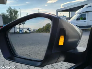 Car image 40