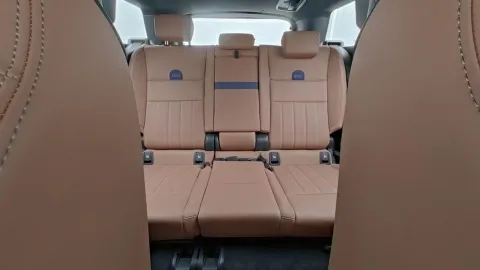 Car image 26