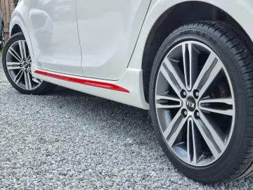 Car image 27