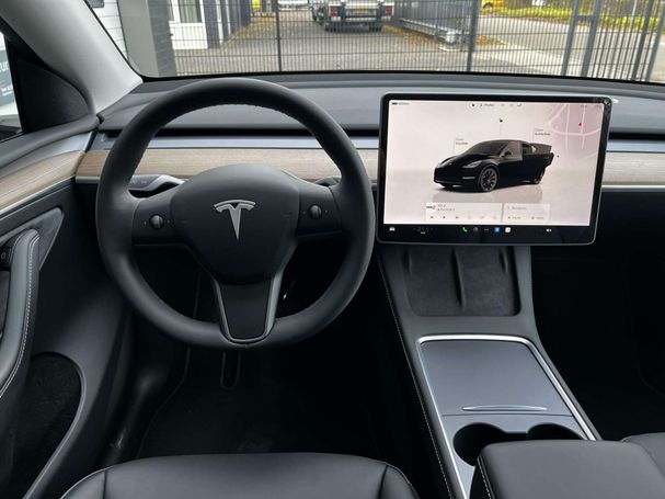 Tesla Model Y Long Range AWD 153 kW image number 11