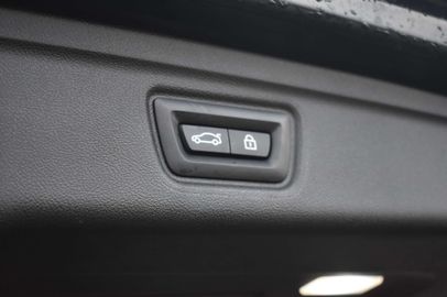 Car image 38