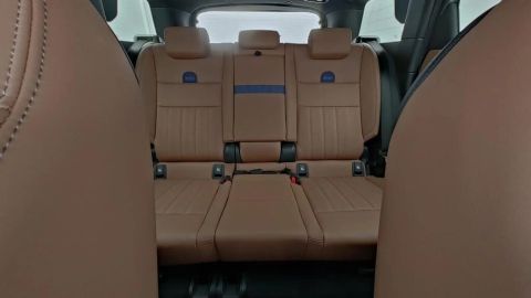 Car image 26