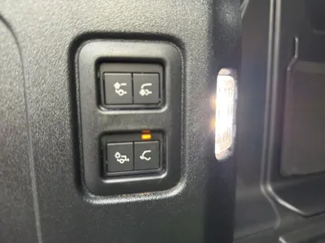 Car image 32