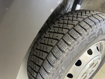 Car image 21