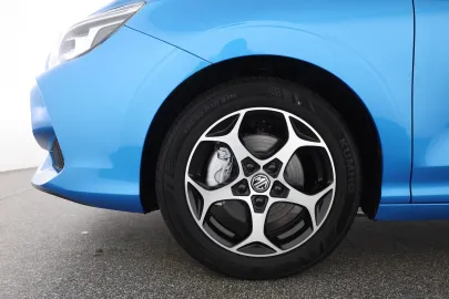 Car image 30