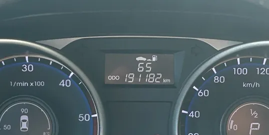 Car image 26