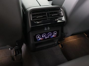 Car image 34