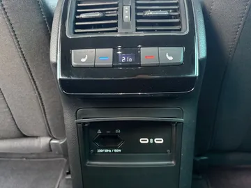 Car image 33