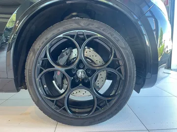 Car image 27