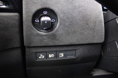 Car image 33