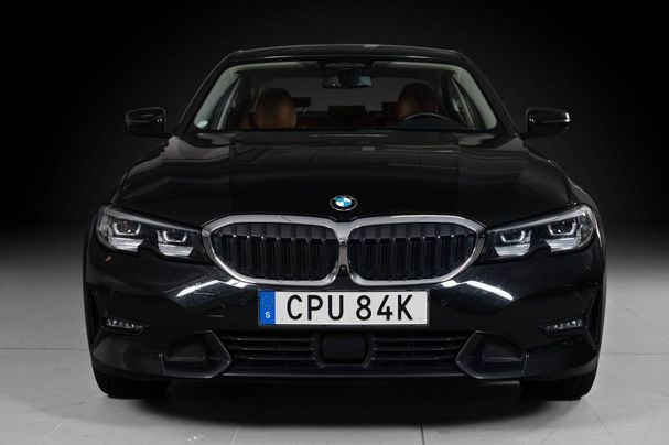 BMW 320i Sport Line 135 kW image number 2