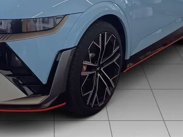 Car image 13