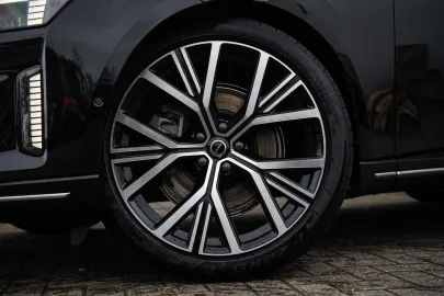 Car image 37