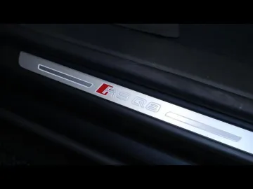 Car image 28