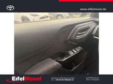 Car image 19
