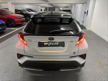 Car image 4