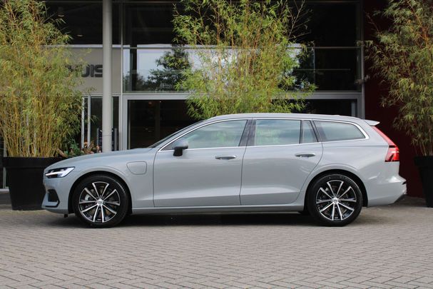 Volvo V60 T6 Recharge AWD 257 kW image number 2