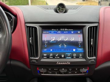 Car image 27