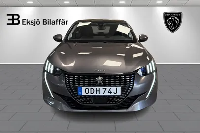 Car image 4