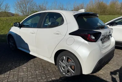Car image 5