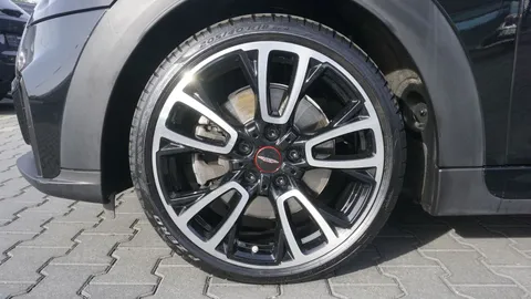 Car image 28