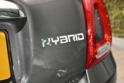 Car image 16