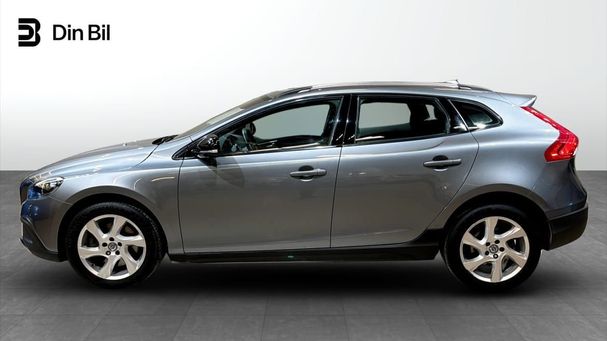 Volvo V40 Cross Country D3 Momentum 111 kW image number 2