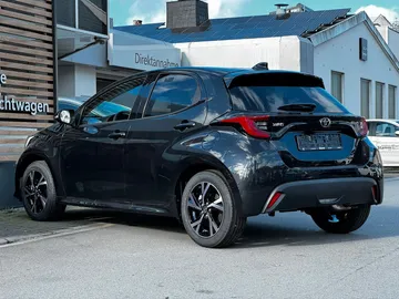 Car image 3