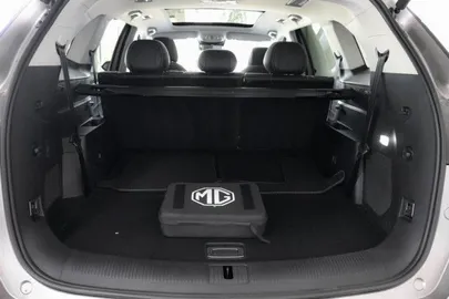 Car image 15