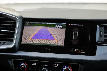 Car image 27