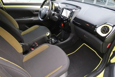 Car image 13