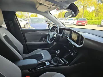 Car image 16