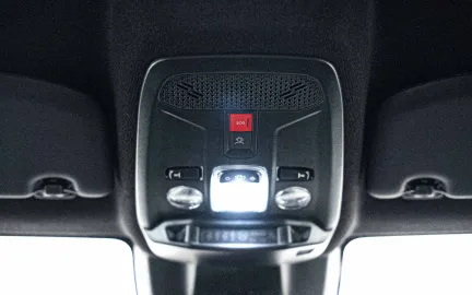 Car image 26