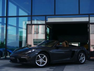 Car image 4