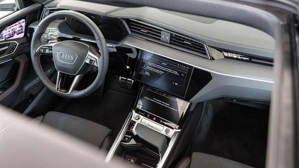 Audi Q8 55 quattro e-tron S-line Sportback 300 kW image number 18