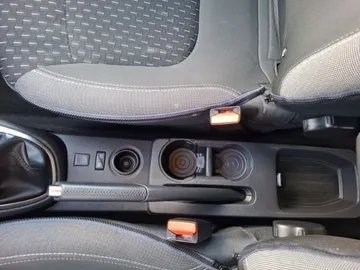 Car image 26