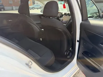 Car image 28