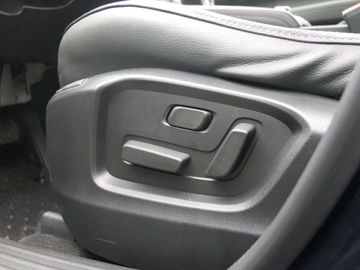 Car image 33