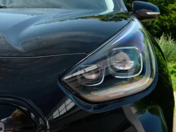 Car image 32