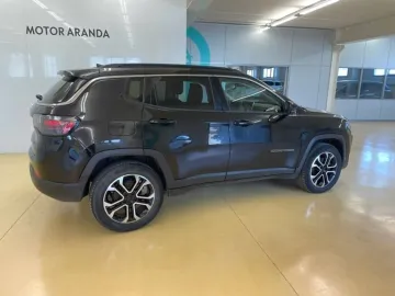 Car image 24