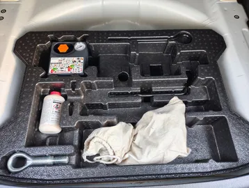 Car image 30