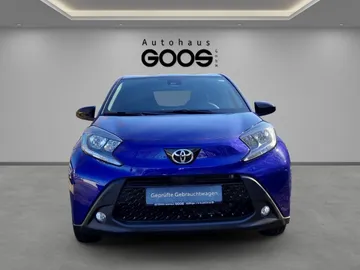 Car image 4