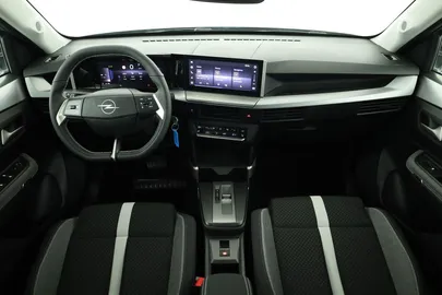 Car image 30